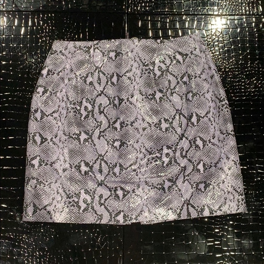 skirt - Picture 2 of 3